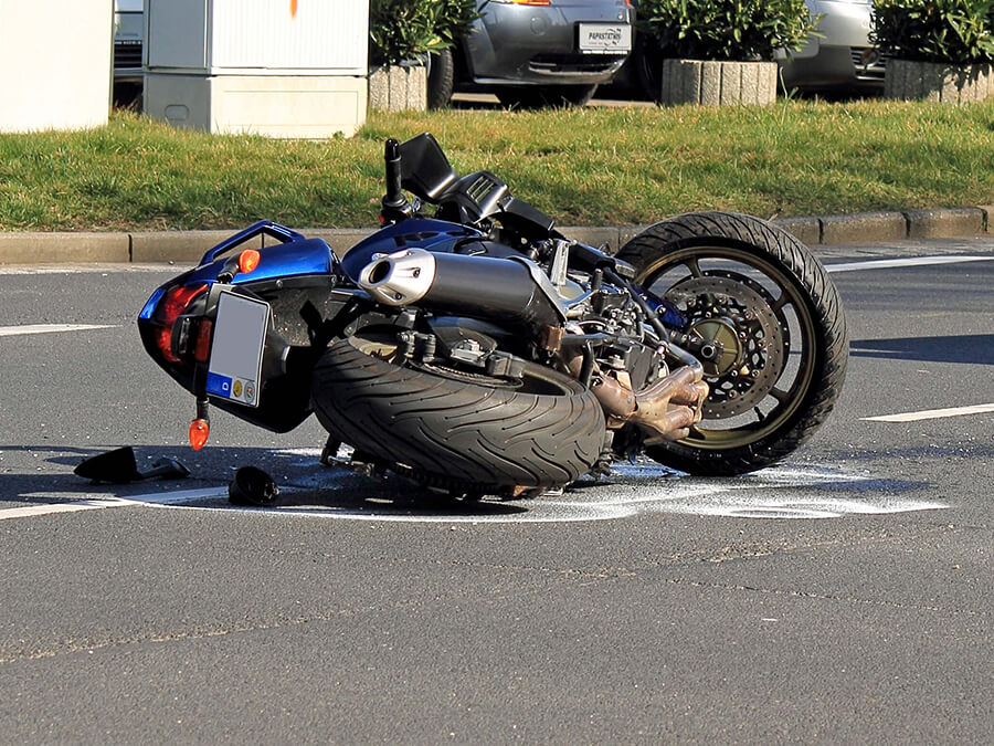 バイク立ちゴケして起こせなくて5分くらい車線塞いじゃったw